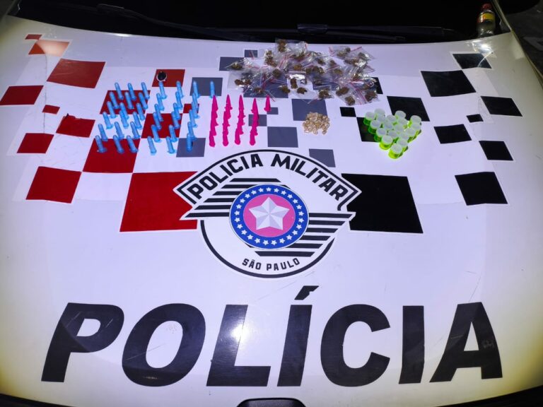 Polícia apreende drogas em terreno baldio na zona sul de São José