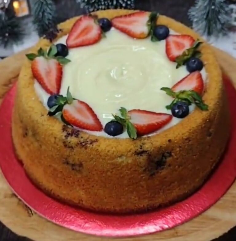 Confira como preparar um delicioso Bolo de Limão-Siciliano com Mirtilo zero açúcar e zero glúten