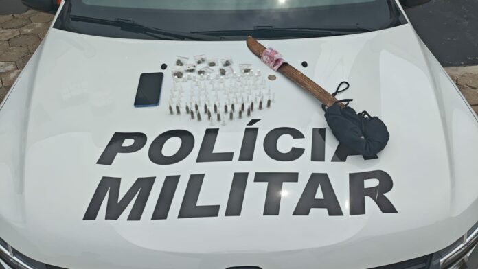 Dupla é presa após ser flagrada com drogas em asilo de Caraguatatuba Dupla é presa após ser flagrada com drogas em asilo de Caraguatatuba