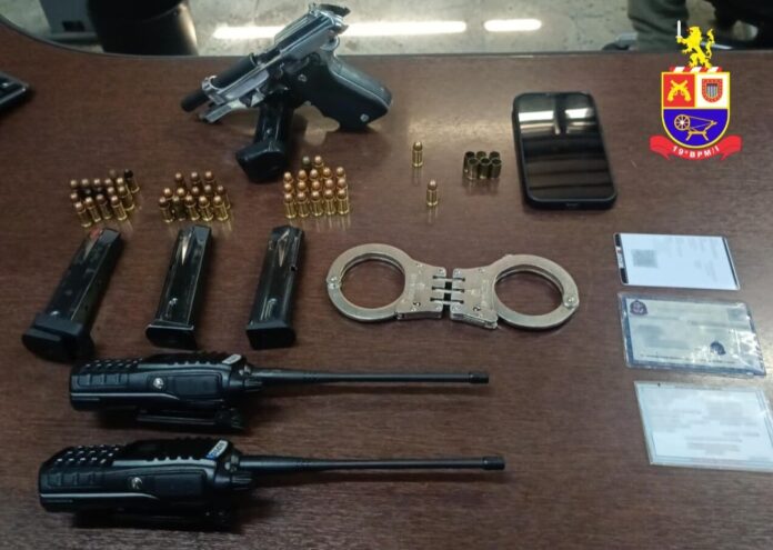 Homem se fazia de agente penitenciário com documentos falsos e arma roubada