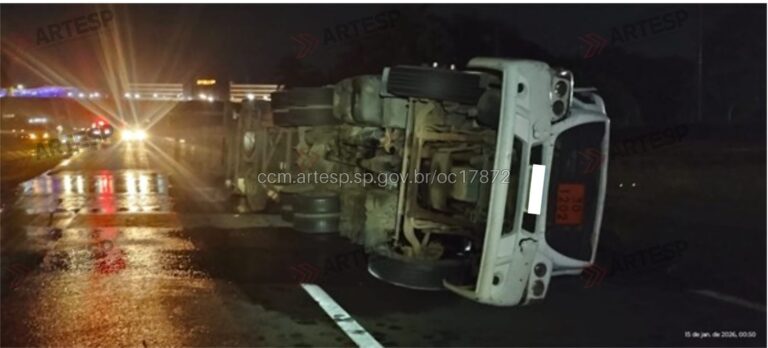 Carreta carregada com diesel tomba e interdita pista da Anhanguera