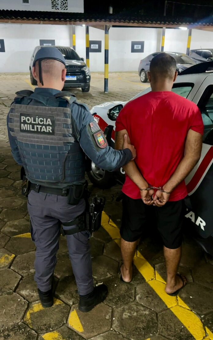 Foragido da Justiça é recapturado com cocaína após perseguição em Caraguatatuba Foragido da Justiça é recapturado com cocaína após perseguição em Caraguatatuba