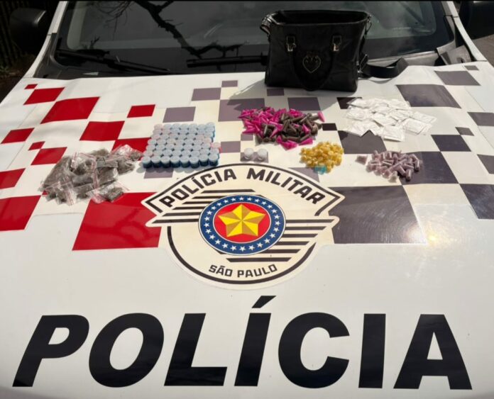 Adolescente é apreendida com mais de 200 porções de droga em Guaratinguetá