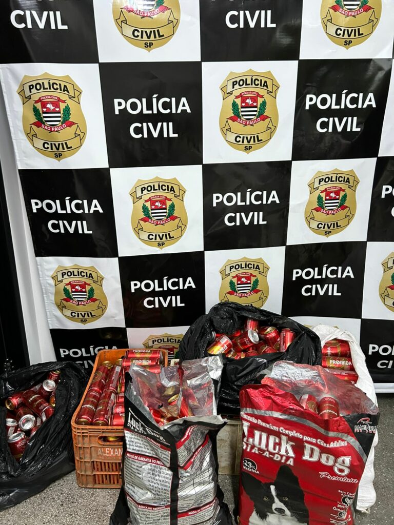 Homem é preso após saquear carga de maçã de caminhão envolvido em tombamento em rodovia