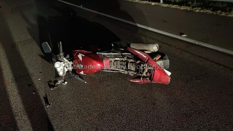 Acidente envolvendo três veículos mata motociclista em rodovia