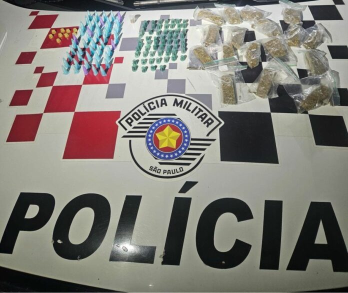 PM apreende mais de meio quilo de drogas em São José