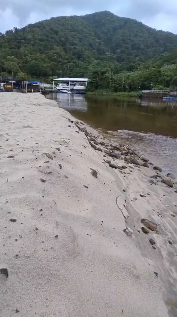 PM desaparece após entrar em rio na Barra do Una, em São Sebastião