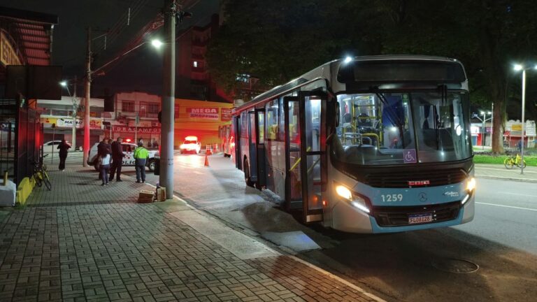 Idoso de 61 anos é atropelado por ônibus no Centro de São José
