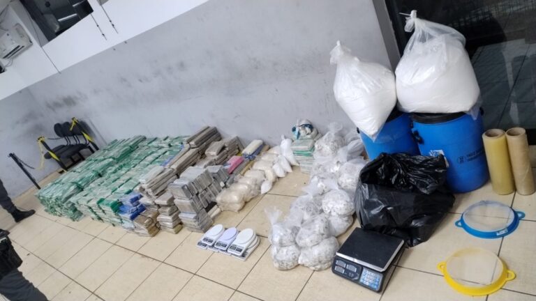 Baep apreende quase uma tonelada de drogas e prende três em Pindamonhangaba