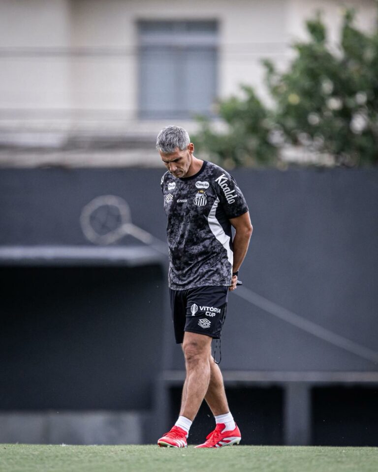 Vojvoda promoverá mudanças no elenco titular para o clássico