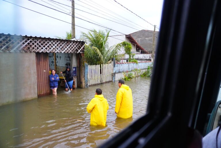 Mongaguá aguarda ajuda humanitária do Estado após fortes chuvas e mantém alerta de atenção