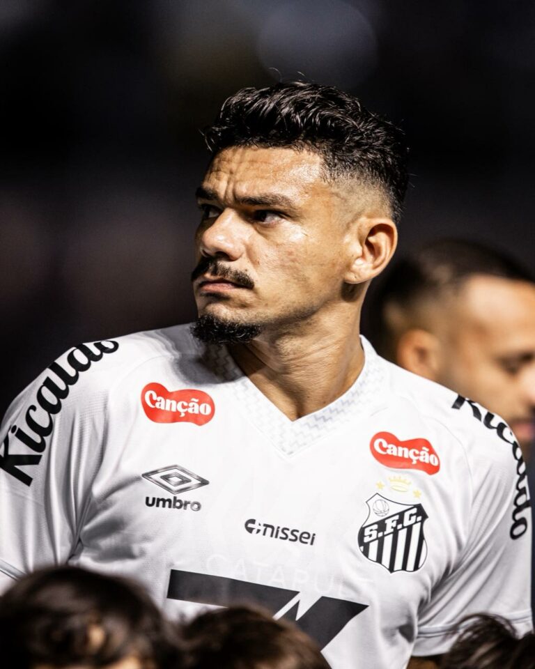 Tiquinho Soares negocia saída do Santos