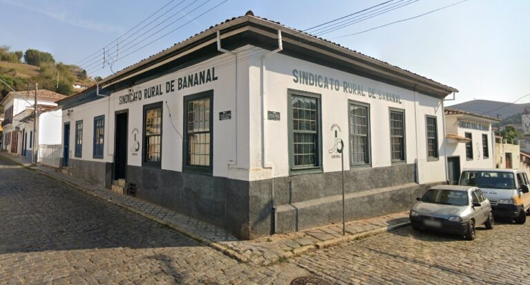 Vendedor morre após ser prensado por boi em Bananal