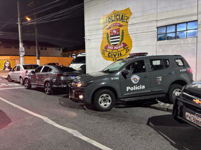 Policia prende três por suspeita de participarem de roubo de carga em cidade do litoral
