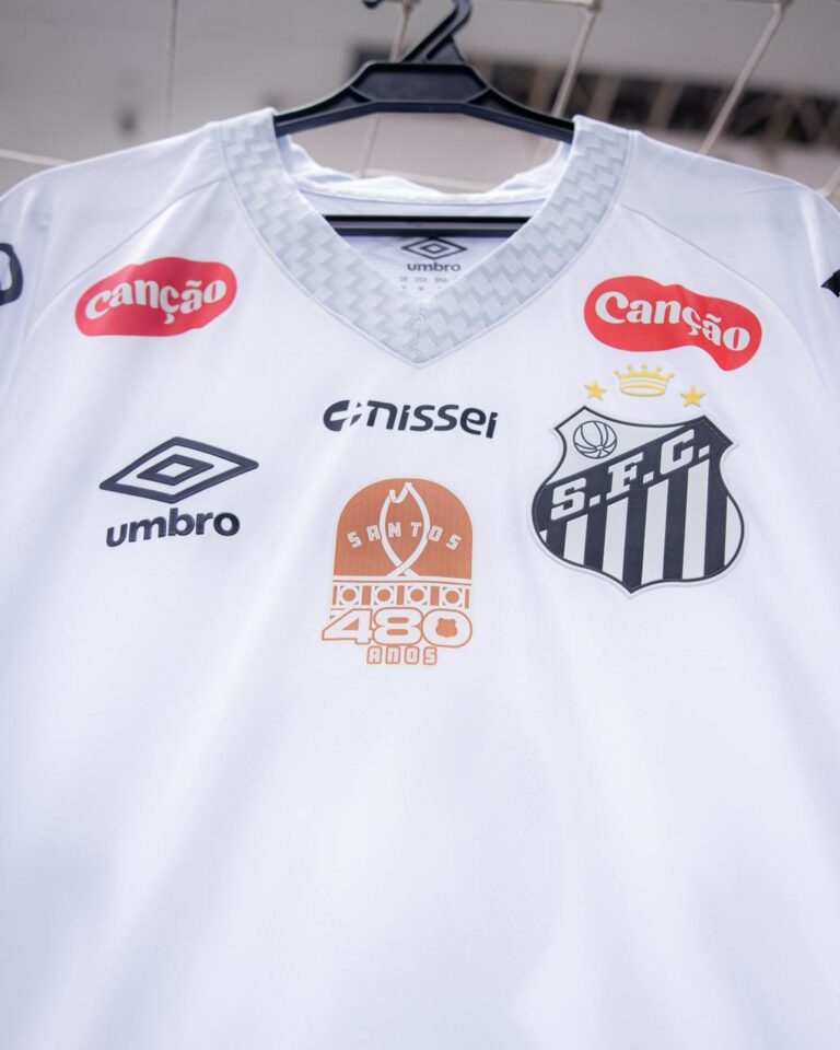 Santos FC celebra 480 anos da cidade com homenagens no uniforme