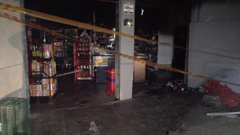 Mercadinho pega fogo na cidade de Indaituba