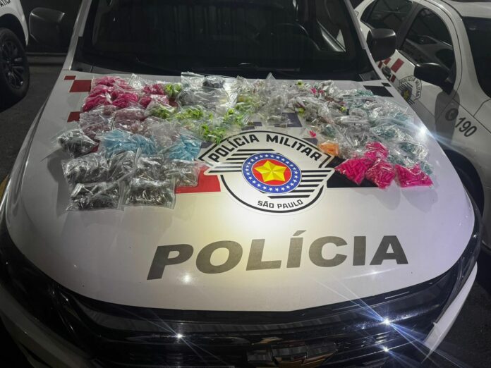 PM apreende quase 2 mil porções de drogas na zona norte de São José