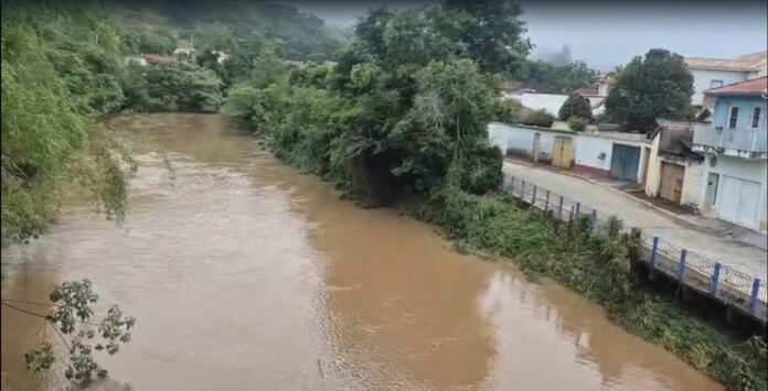 Rio Paraitinga baixa e São Luiz do Paraitinga não tem mais pontos de alagamento Rio Paraitinga baixa e São Luiz do Paraitinga não tem mais pontos de alagamento