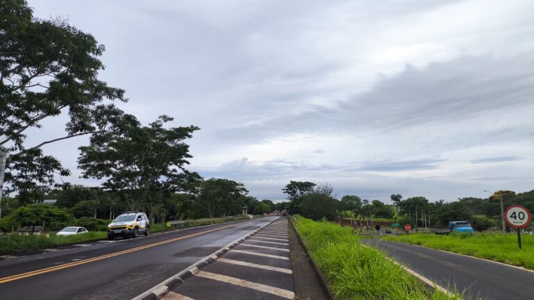 Roda solta de caminhão causa tragédia com  2 mortes na SP-563