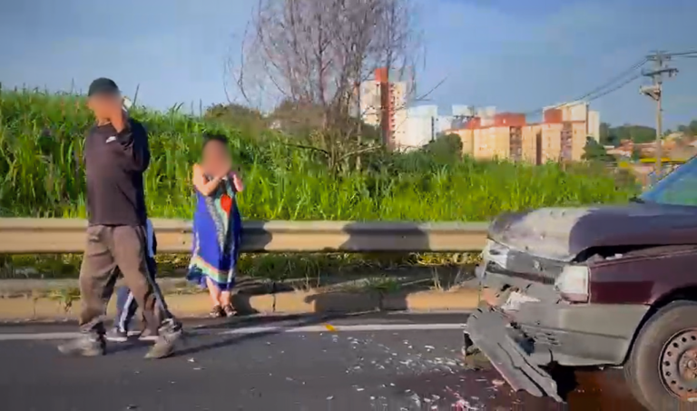 Batida entre três carros causa congestionamento na Marginal da Anhanguera em Campinas