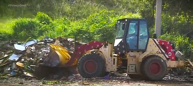 Bairro de Campinas vira depósito de lixo e entulho descartado por moradores de outras regiões Bairro de Campinas vira depósito de lixo e entulho descartado por moradores de outras regiões