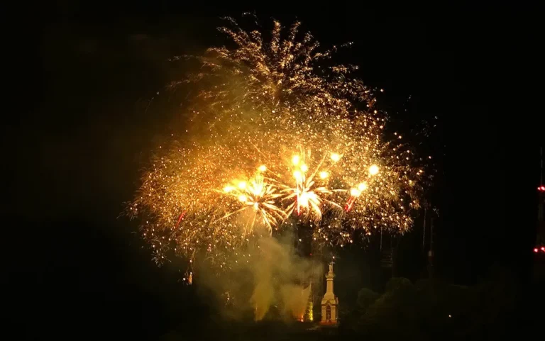 Secretário de turismo de Juquiá é atingido por fogos de artifício e show pirotécnico é cancelado na cidade