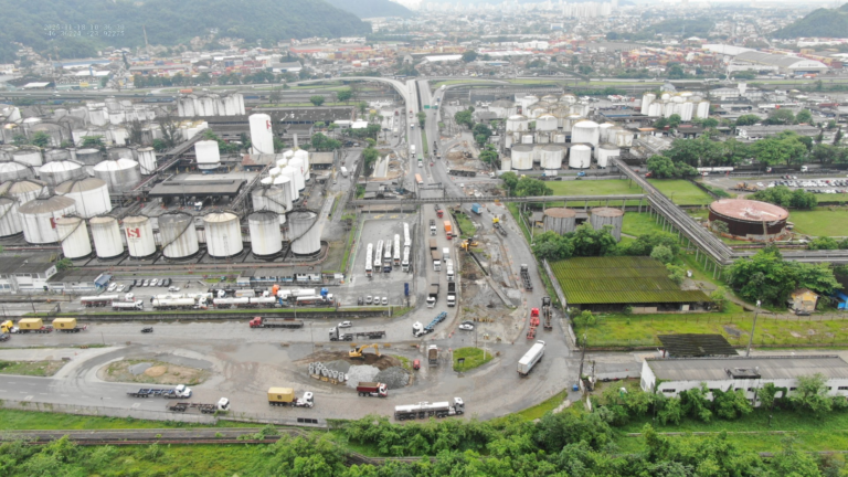 Obras de drenagem no canal da Alemoa provocam desvios da perimetral