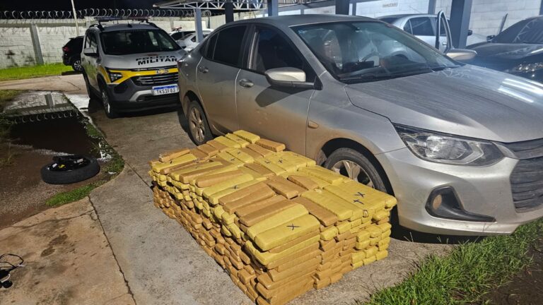 Homem é preso com mais de 400 kg de maconha na SP-613