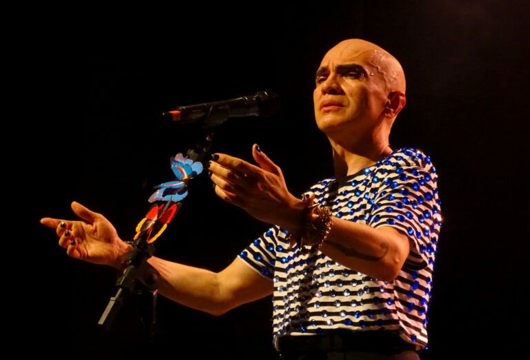 Edson Cordeiro canta Carmen Miranda e outros bambas