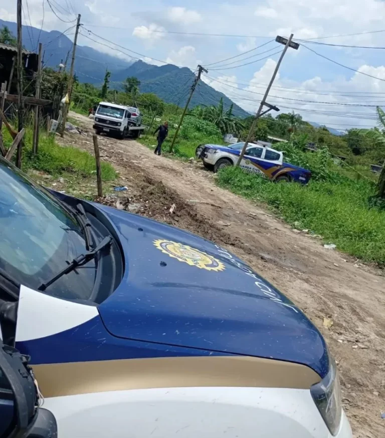 Família tem casa invadida por trio armado em Bertioga; carro é levado e localizado horas depois