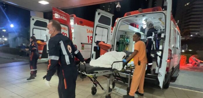 homem queimado Homem sofre queimaduras após ataque com álcool e fogo