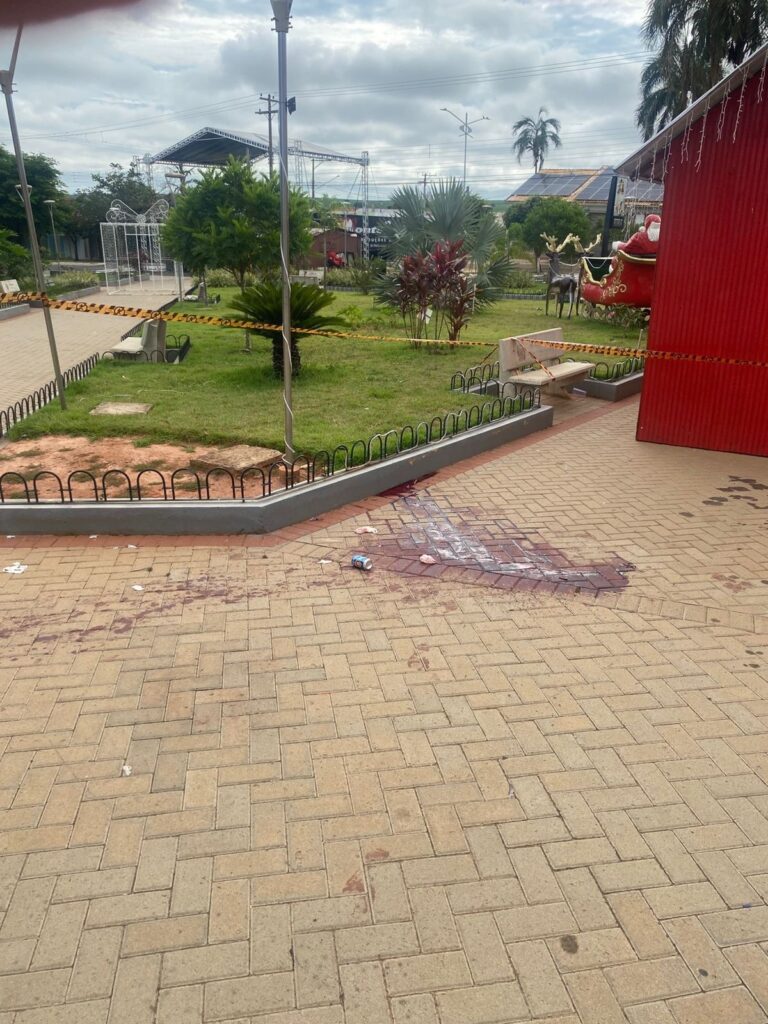 Discussão em praça termina com homem morto a facada