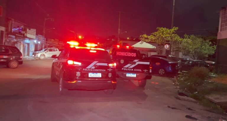 Adolescente é morta a tiros e golpes de faca dentro de casa em João Pessoa