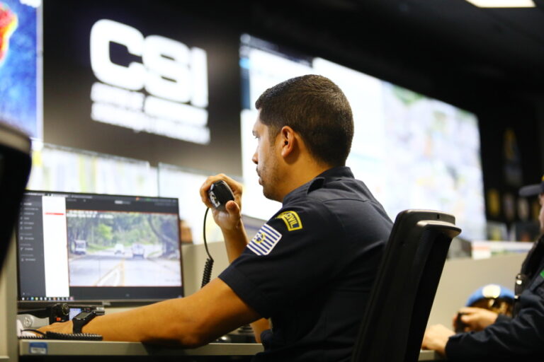 Homem é preso com carro furtado após alerta do CSI em São José