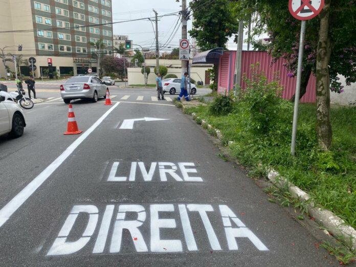 Taubaté libera conversão à direita no sinal vermelho em cruzamentos movimentados