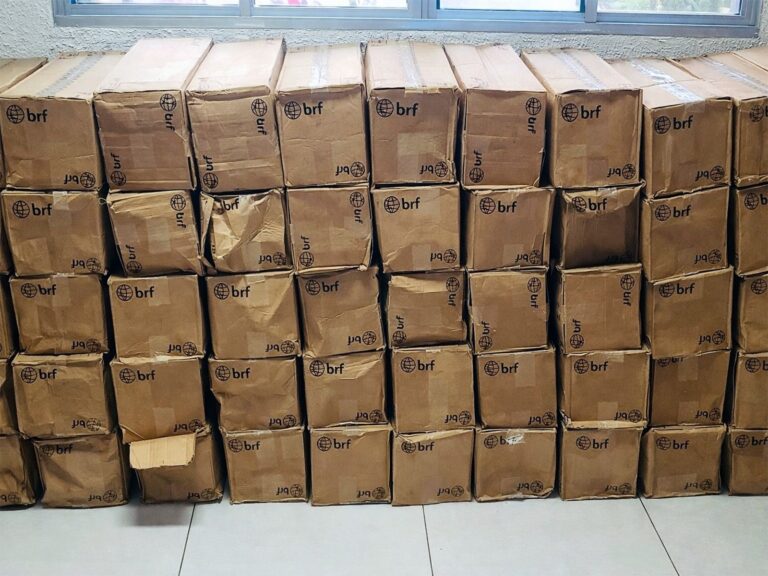 Quase 900 kg de mortadela vencida são apreendidos na Paraíba