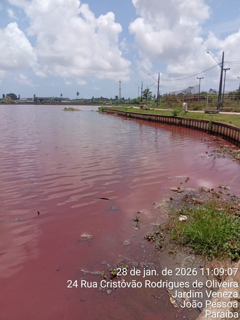 Fiscalização encontra poluição e água avermelhada no Parque das Três Lagoas, em JP