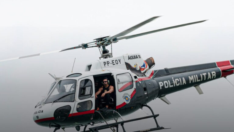 Duas pessoas são resgatadas de afogamento com auxílio do helicóptero Águia, em Guarujá