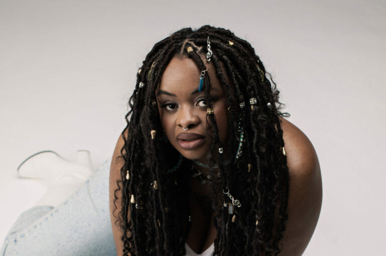 Tássia Reis apresenta o show “Brasileirando”, nesta quarta-feira, no Teatro Riachuelo Rio