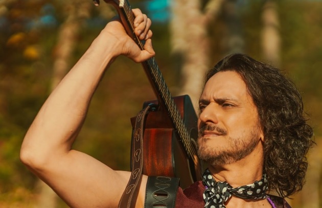 Tuia celebra 25 anos de carreira com show que revisita sucessos e clássicos do Rock Rural