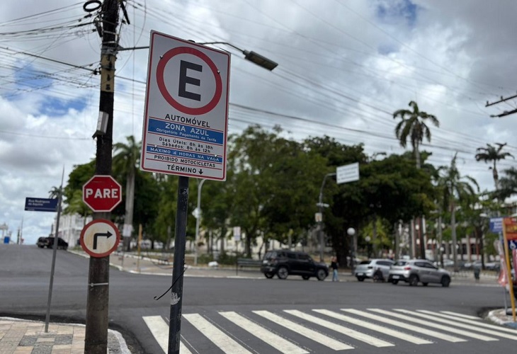 Cícero Lucena sanciona Zona Azul, mas veta isenção de pagamento em ruas do Centro