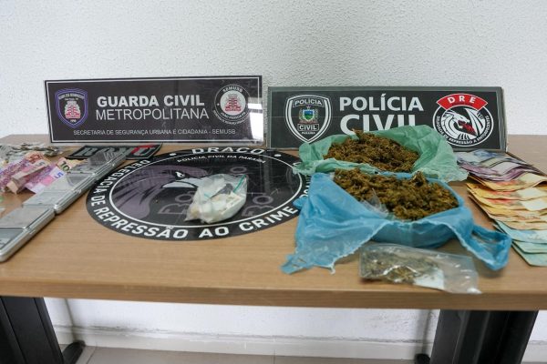 Operação prende seis suspeitos e retira barricadas no Riachinho, em João Pessoa