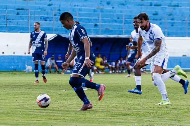 Taubaté e Monte Azul empatam em jogo de seis gols no Joaquinzão pela Série A2