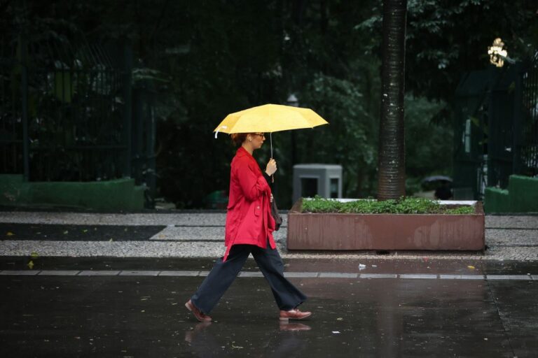 Fim de semana terá chuva persistente no litoral e Vale do Ribeira