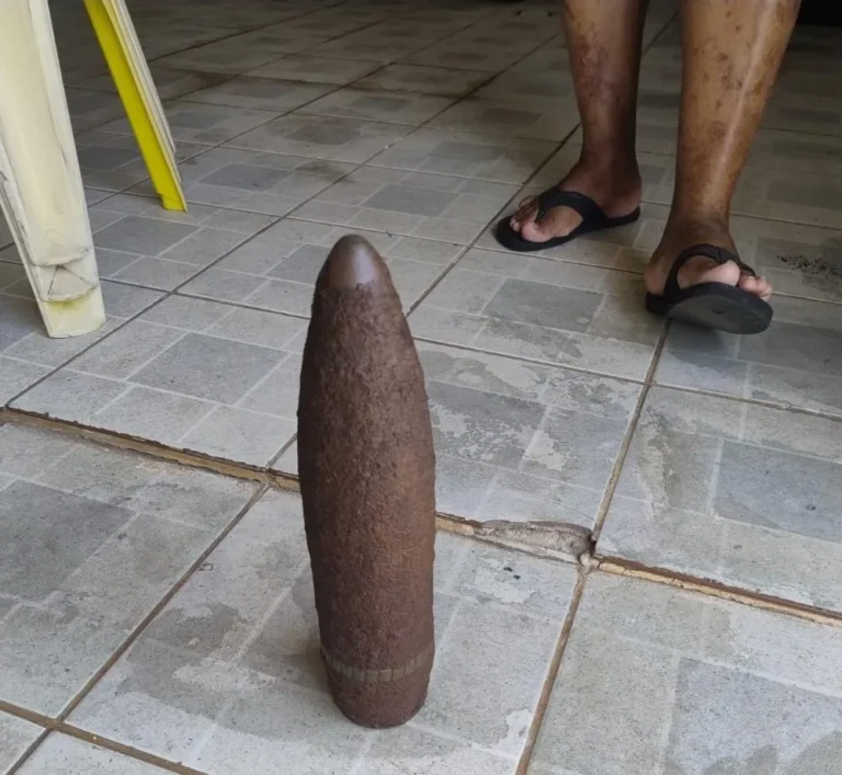 Objeto semelhante a munição de canhão é localizado em João Pessoa