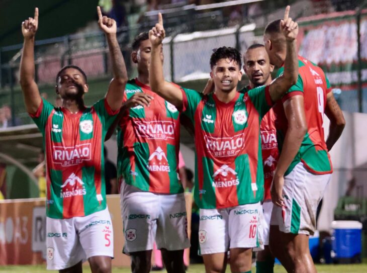 Portuguesa Santista vence e lidera o Paulistão A3