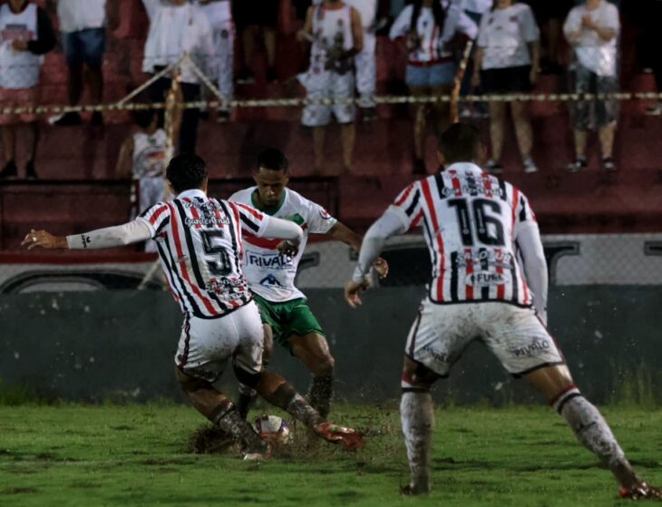 Portuguesa Santista perde para o Paulista e cai na tabela