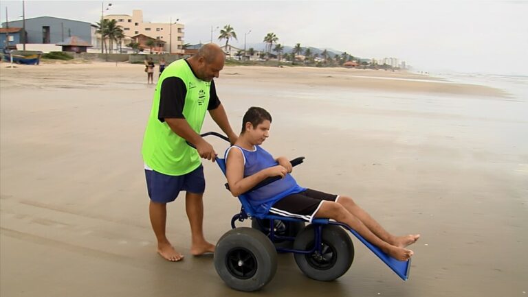 Comerciante cria rampa de acessibilidade em Mongaguá