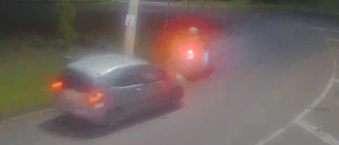 Criminosos atropelam policial militar em tentativa de roubo Criminosos atropelam policial militar em tentativa de roubo