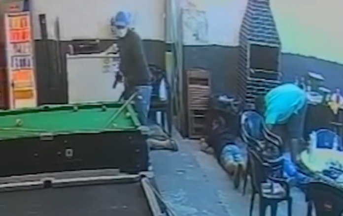 VÍDEO: Assaltantes roubam grupo de pessoas em estacionamento no Centro de Campinas